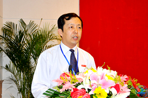 济南大学校长程新主持开幕式