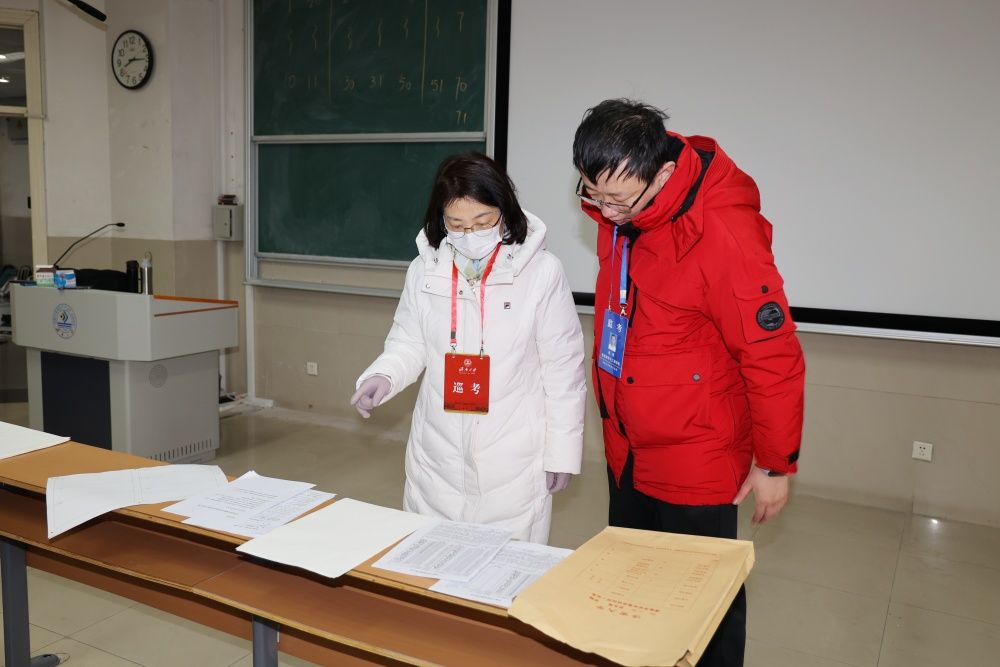 刘校长、王校长巡考 (4).jpg