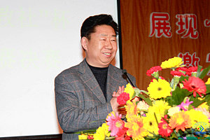 济南大学党委书记范跃进宣布济南大学第五届外语文化艺术节隆重开幕!