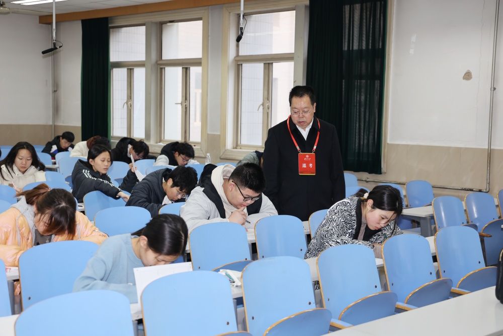 刘校长、王校长巡考 (2).jpg