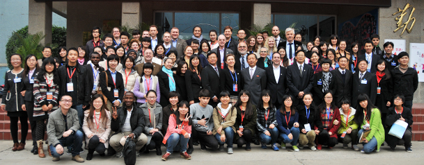 2013年11月8日,欧盟使节代表团一行18人来济南大学进行了访问。