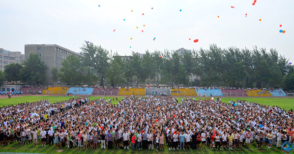 6月26日,我校隆重举行了2009届毕业生毕业典礼