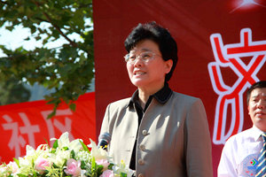 济南大学党委副书记张金丽宣布济南大学第九届大学生心理健康宣传活动月开幕