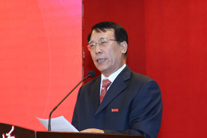 厦门大学副校长邬大光主持大会