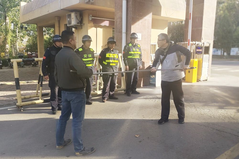 驻校民警周长志警官02_副本.jpg