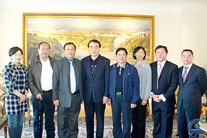 中国常驻联合国代表团李保东大使接见本次会议代表
