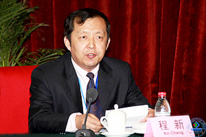 程新校长代表学校致欢迎辞