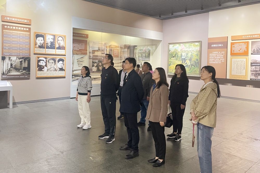 红色基地参观学习1_副本.jpg