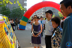 开幕式现场,学校举办了学院心理健康教育活动成果展示、心理学专家团体咨询会和心灵使者专题辅导报告会
