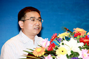 山东大学经济学院常务副院长、博士生导师胡金炎教授