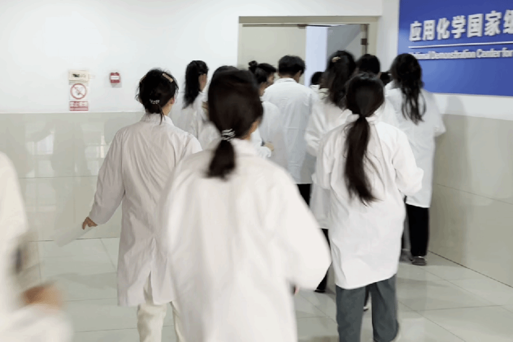 通过消防通道有序撤离_副本.png