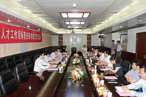 月1日,山东省高校人才工作目标责任制考核一组一行五人来我校考核指导人才工作。党委书记范跃进,党委副书记、校长程新,党委常委、副校长韩宏接待了检查组一行并出席考核工作汇报会