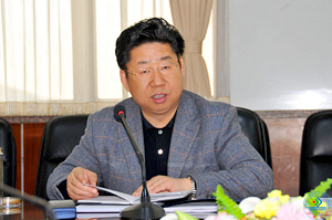 校学习实践活动领导小组组长、党委书记范跃进主持会议