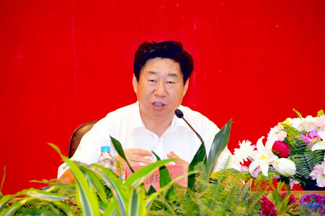 党委书记范跃进主持会议